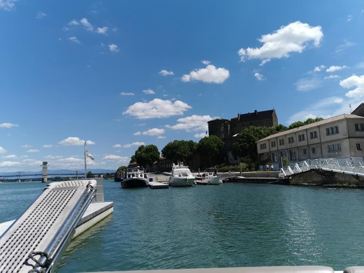 Aux pieds du Château Apartment Tournon-sur-Rhone Exterior foto